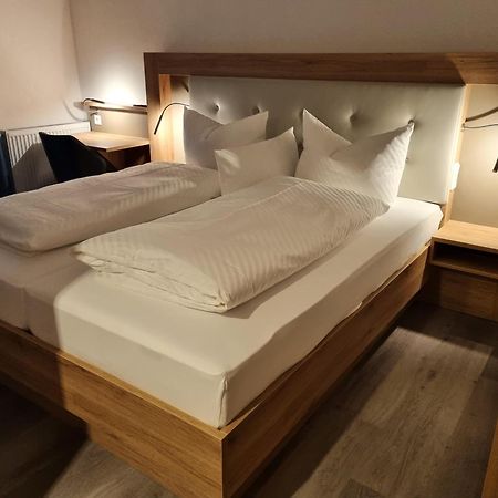 נורדן Hotel Julia Am Deich מראה חיצוני תמונה
