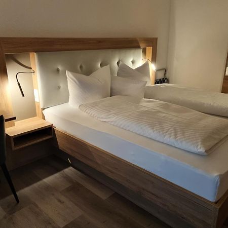 נורדן Hotel Julia Am Deich מראה חיצוני תמונה