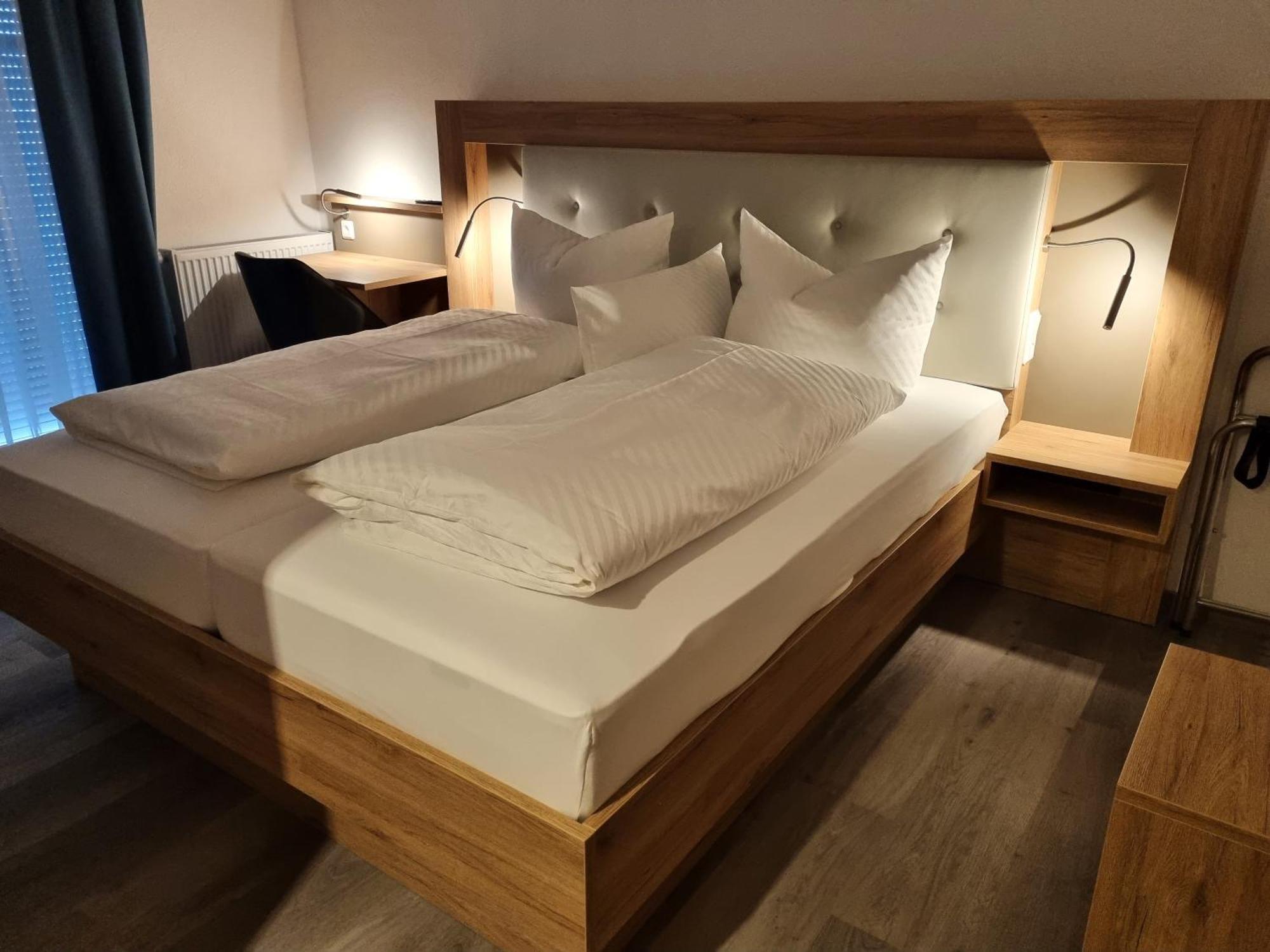 נורדן Hotel Julia Am Deich מראה חיצוני תמונה